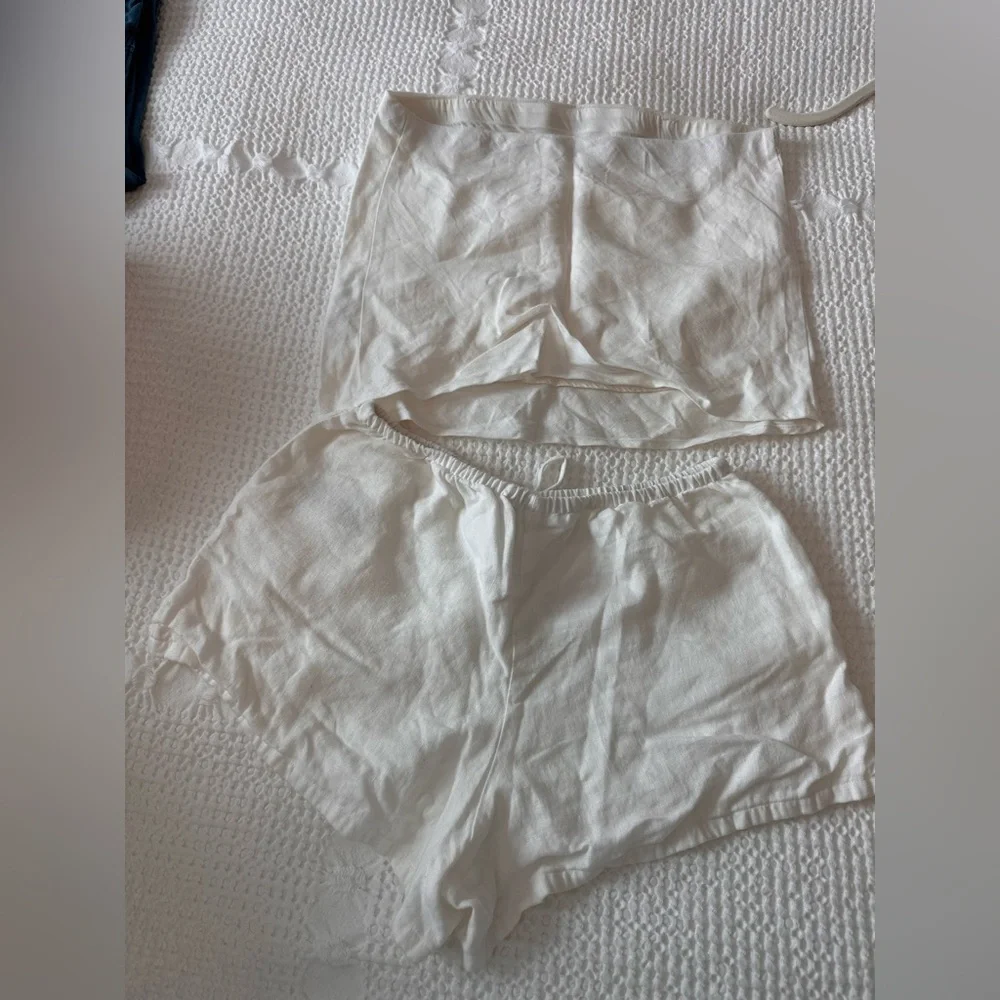 Reformation Linen Set - Picture 10 of 10